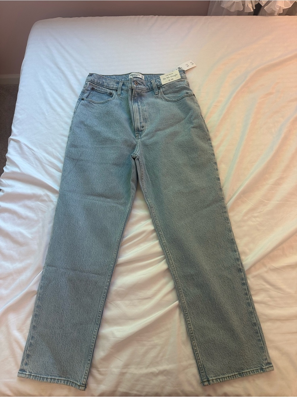 Abercrombie & Fitch Ultra High Rise The ‘90s Straight Women’s Jeans